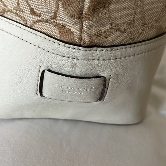 Coach Hadley signature duffle bag/wrist bag. Medium size - Picture 10 of 16